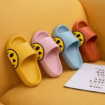 2023 Летние Милые тапочки с улыбающимся лицом, Детские Домашние Нескользящие Модные сандалии Для мальчиков и девочек, Обувь