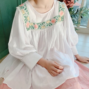 Блузка с цветочной вышивкой Mori Girl в этническом стиле, женская блузка с рукавом-фонариком, Свободная хлопковая белая рубашка средней длины, женские блузки