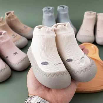 Детские напольные туфли, весна и осень, новая легкая удобная обувь для ходьбы на мягкой подошве, модная повседневная обувь для мальчиков и девочек