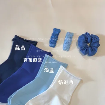 Однотонные носки ярких цветов Klein Blue - все, что модно девушкам four seasons, можно носить с фигурными краями.