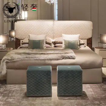 Роскошная итальянская вилла класса Люкс с подсветкой, Главная спальня с двуспальной кроватью из импортной кожи Napa